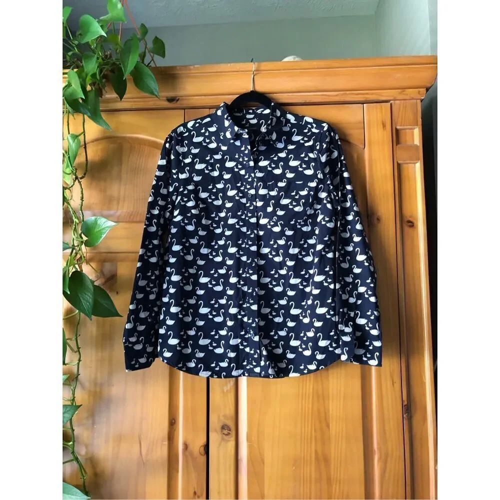 Womens Banana Republic Navy Swan Classic Fit Button Up Blouse SZ S